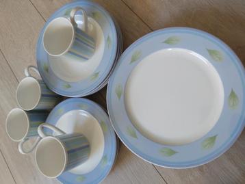 Servies  beschikbaar voor biedingen