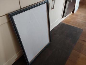 fijne lijst, met relief en glas  maat 57.05 x 73  beschikbaar voor biedingen