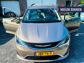 CHRYSLER GRAND VOYAGER 3.6 V6 LIMITED J.DAIMLER GOLD HYBRID  beschikbaar voor biedingen