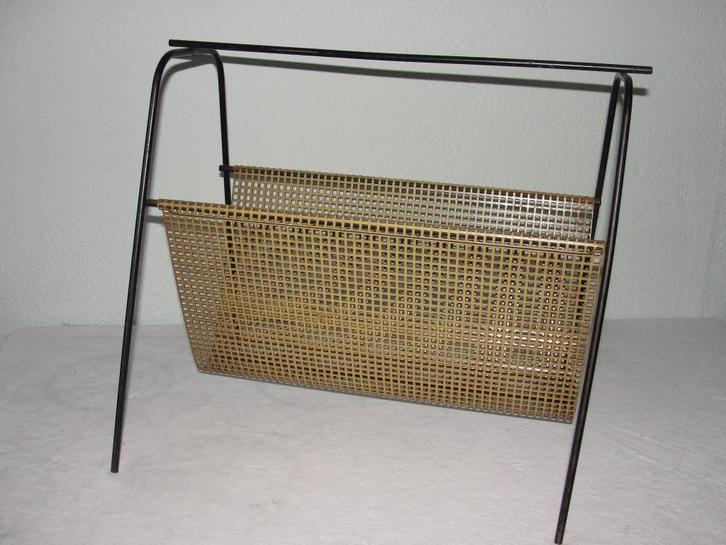 Pilastro krantenbak of lectuurbak, geel met zwart, afm. 45x3, Verzamelen, Retro, Huis en Inrichting, Ophalen of Verzenden