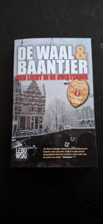 de Waal & Baantjer - Een licht in de duisternis, Ophalen of Verzenden, Zo goed als nieuw, De Waal & Baantjer