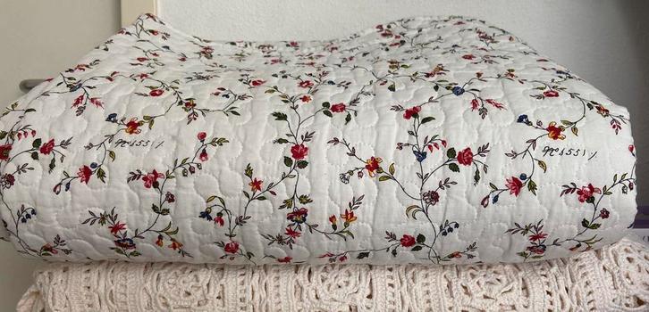 IKEA ALVINE ANTIK dubbelzijdig Sprei180 x 280 ZGAN patchwork, Huis en Inrichting, Woonaccessoires | Plaids en Woondekens, Zo goed als nieuw