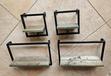 4 wandtrekjes Aluminium frame met houten plankjes beschikbaar voor biedingen