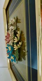 Vintage porseleinen schilderij met fijn opgelegde bloemen., Verzenden