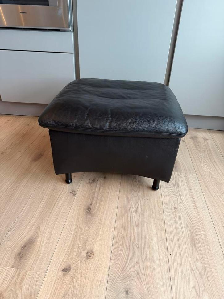 DeSede DS zwart leren design poef, hocker, voetensteun., Huis en Inrichting, Banken | Voetenbanken en Poefen, Zo goed als nieuw