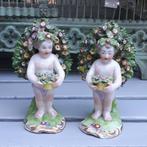 Twee antieke bloemendragertjes Chelsea porcelaine 1756-1769, Ophalen of Verzenden