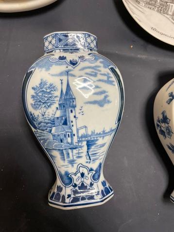 Delfts Blauw Vaasje met Kasteel beschikbaar voor biedingen
