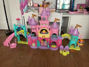 Leuk roze speelgoed kasteel beschikbaar voor biedingen
