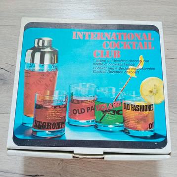 Cocktailshaker  + 4  glazen  beschikbaar voor biedingen