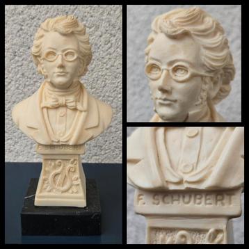 Buste van componist F. Schubert op natuursteen basement  beschikbaar voor biedingen