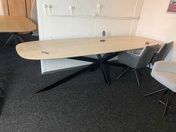 Tafel deens ovaal licht eiken 300x100 staal matrix poot beschikbaar voor biedingen