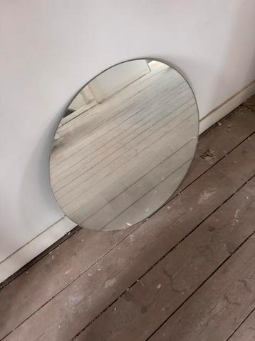 Spiegel rond 60cm beschikbaar voor biedingen