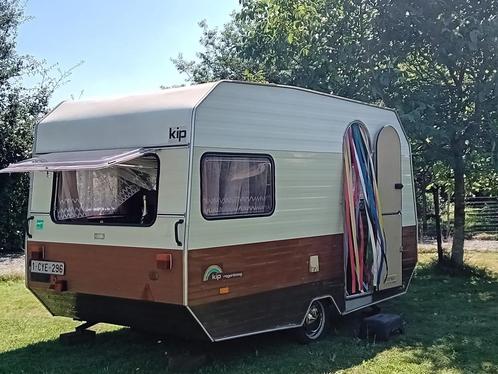 Kip Regenboog retro caravan, Caravans en Kamperen, Caravans, Particulier, tot en met 4, 500 - 750 kg, Rondzit, Kip, 2 aparte bedden
