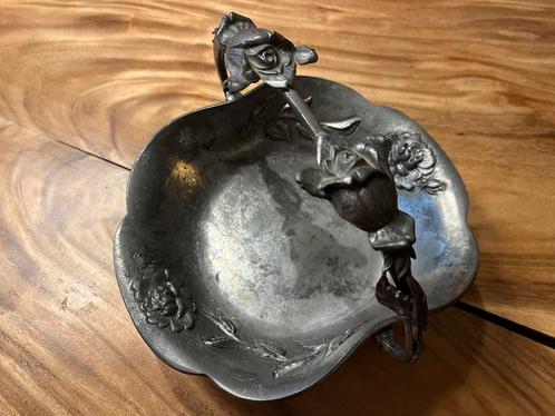 Antieke Tinnen Schaal met Rozenmotief, Antiek en Kunst, Antiek | Schalen, Ophalen of Verzenden