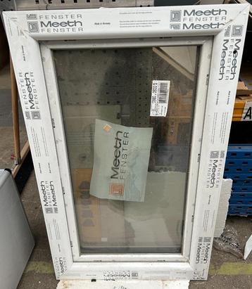 Draaikiepraam kunststof 98 x 60 cm Links wit triple glas beschikbaar voor biedingen