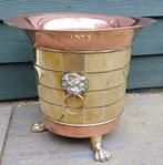 Koperen bloembak met leeuwenkoppen, Overige materialen, Gebruikt, Schaal, Ophalen of Verzenden