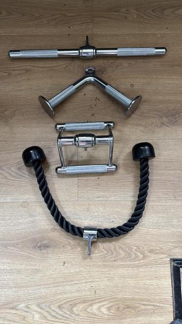 Nieuwe set pulley grepen; rope, v-bar tricep en dubbel grip beschikbaar voor biedingen