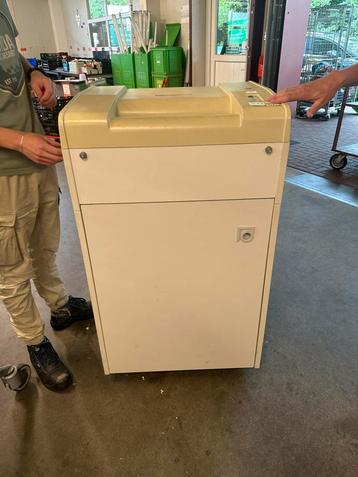 Papiervernietiger schredder Dahle 20396 KC beschikbaar voor biedingen