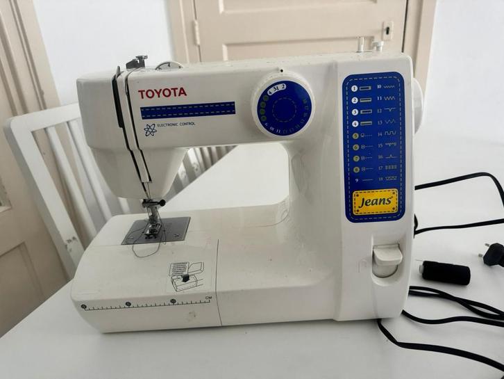 Toyota Naaimachine - Goed Onderhouden, Hobby en Vrije tijd, Naaimachines en Toebehoren, Zo goed als nieuw, Naaimachine, Ophalen