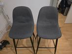 Twee Leen Bakker barstoelen - donkergrijs, Ophalen, Met voetsteun, 60 tot 90 cm, Zo goed als nieuw