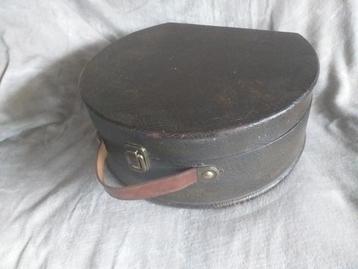 Brocante hoedendoos. beschikbaar voor biedingen