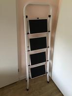 Huishoudtrap  4 brede treden, Doe-het-zelf en Verbouw, Ladders en Trappen, Ophalen, Zo goed als nieuw, Minder dan 2 meter