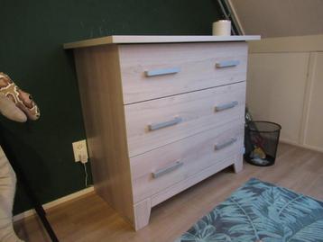 Complete babykamer met meegroeibed: ladikant naar peuterbed beschikbaar voor biedingen