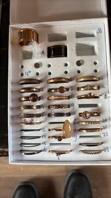 Grote partij IXXXI ringen beschikbaar voor biedingen