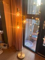 Gouden vloerlamp / leeslamp met 3 lichtbronnen van Kwantum, Huis en Inrichting, Lampen | Vloerlampen, Ophalen, Zo goed als nieuw