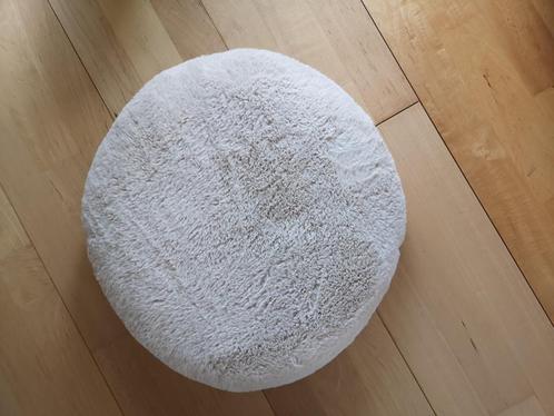 Rond sierkussentje crème, netjes., Huis en Inrichting, Woonaccessoires | Kussens, Zo goed als nieuw, Rond, Ophalen of Verzenden