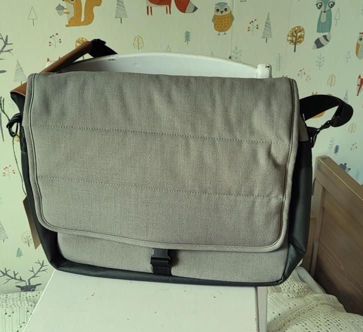 Nieuwe grijze Mutsy luiertas nu voor 10 euro !, Kinderen en Baby's, Luiertassen, Nieuw, Schoudertas, Verzenden