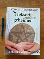 Hekserij zonder geheimen- Raymond Buckland, Boeken, Gelezen, Instructieboek, Ophalen of Verzenden, Overige onderwerpen