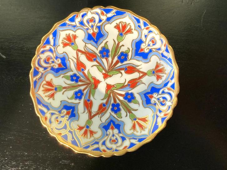 Porseleinen bordje met bladgoud van Güral Porselen, Antiek en Kunst, Antiek | Porselein, Ophalen of Verzenden
