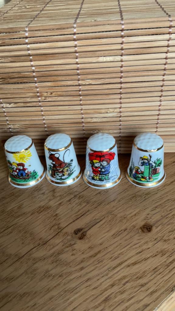 Kinder liedjes vingerhoed vingerhoedje vingerhoedjes vingerh, Verzamelen, Vingerhoedjes, Nederland, Porselein, Verzenden