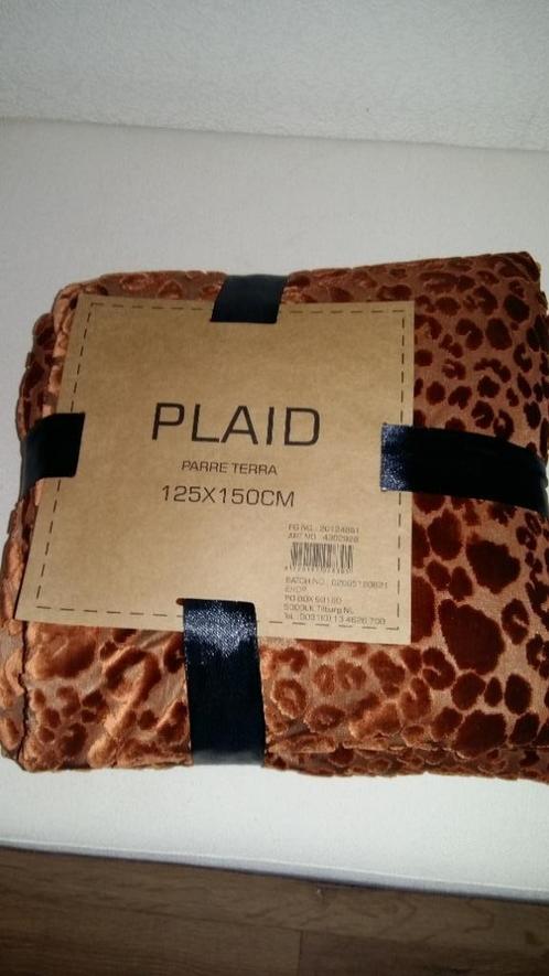zeer mooie nieuwe warme gevoerde plaid 125 bij 150 Terra, Huis en Inrichting, Woonaccessoires | Plaids en Woondekens, Nieuw, Ophalen of Verzenden