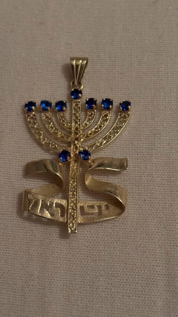 Gouden menora  14 krt met hebreeuwse karakters, Sieraden, Tassen en Uiterlijk, Kettinghangers, Nieuw, Goud, Goud, Kruis of Symbool