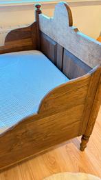 Keurig Brocante Kinderbedje, Huis en Inrichting, Slaapkamer | Bedden, Ophalen, Eenpersoons, Bruin, 190 cm of minder