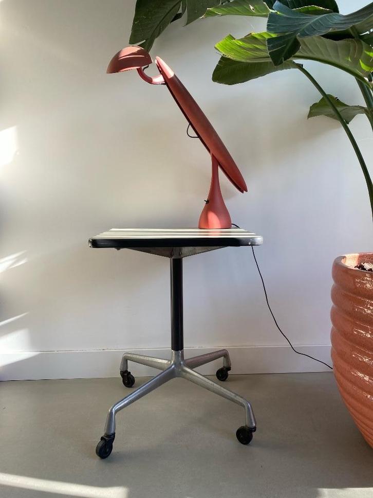 Origineel Herman Miller design uit de Eames-periode, Huis en Inrichting, Tafels | Bijzettafels, Gebruikt, Vierkant, 45 tot 60 cm