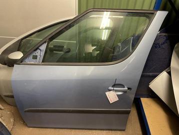 Linksvoor portier Skoda Roomster 1.4-16V van 2007 beschikbaar voor biedingen