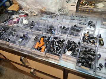 Partij condensatoren nieuw 16/25/35/50/63/400 V2,2 - 4700u beschikbaar voor biedingen