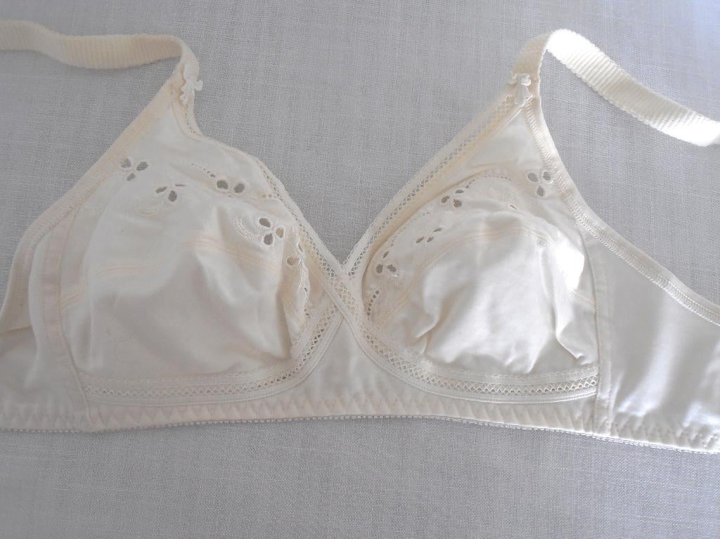 Triumph - prachtige roomwitte elasticross bh - 75 B, Triumph, Verzenden, Wit, BH