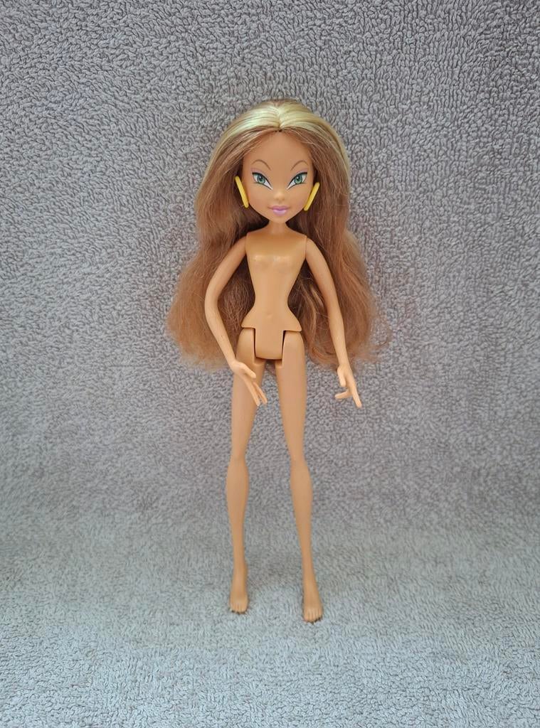 Winx Club Rainbow Fairy Flora Doll Charmix, Ophalen of Verzenden, Zo goed als nieuw, Pop