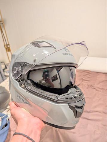 goede helm beschikbaar voor biedingen
