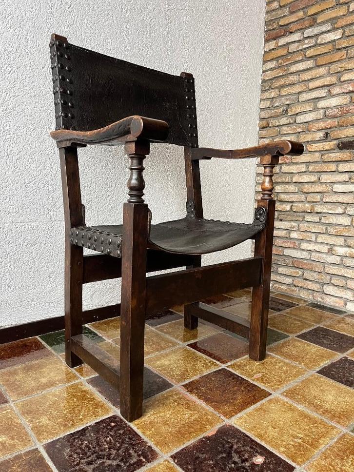 Antieke 17e eeuwse Spaanse stoel, Antiek en Kunst, Antiek | Meubels | Stoelen en Banken, Ophalen