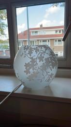 Tafellamp ikea meidenkamer wit bloemen glas, Huis en Inrichting, Lampen | Tafellampen, Ophalen, Zo goed als nieuw, Glas, Minder dan 50 cm