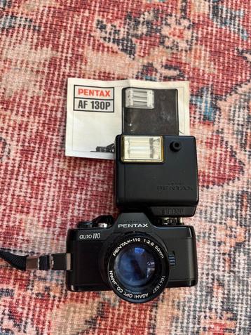 Pentax Auto 110 met 50mm lens en originele flitser (werkend) beschikbaar voor biedingen