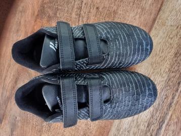voetbalschoenen 32 beschikbaar voor biedingen