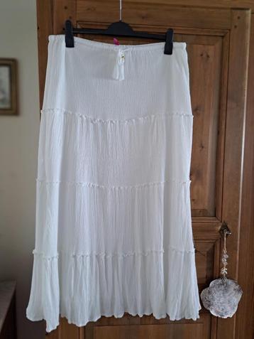 Prachtige witte Ibiza style strokenrok (46/48/XXL) beschikbaar voor biedingen