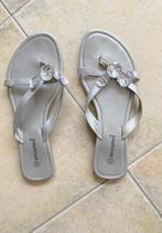 zilverkleurige dames slippers merk Atmosphere maat 39 e.a., Slippers, Atmosphere, Overige kleuren, Ophalen of Verzenden