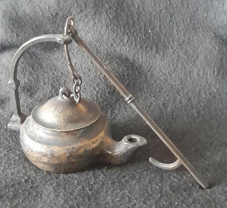 Bronzen Antieke Olielampje type Keteltje 1920 (lot 1), Antiek en Kunst, Curiosa en Brocante, Ophalen of Verzenden